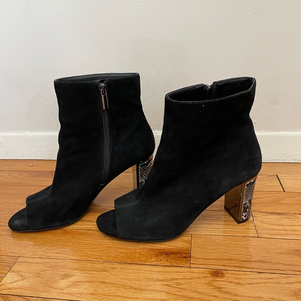 Tahari Black Suede Aviator Peep Toe Block Snake Skin Heel Ankle Zip Boots